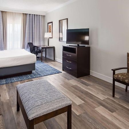 Venice Gardens Best Western Plus Ambassador Suites מראה חיצוני תמונה