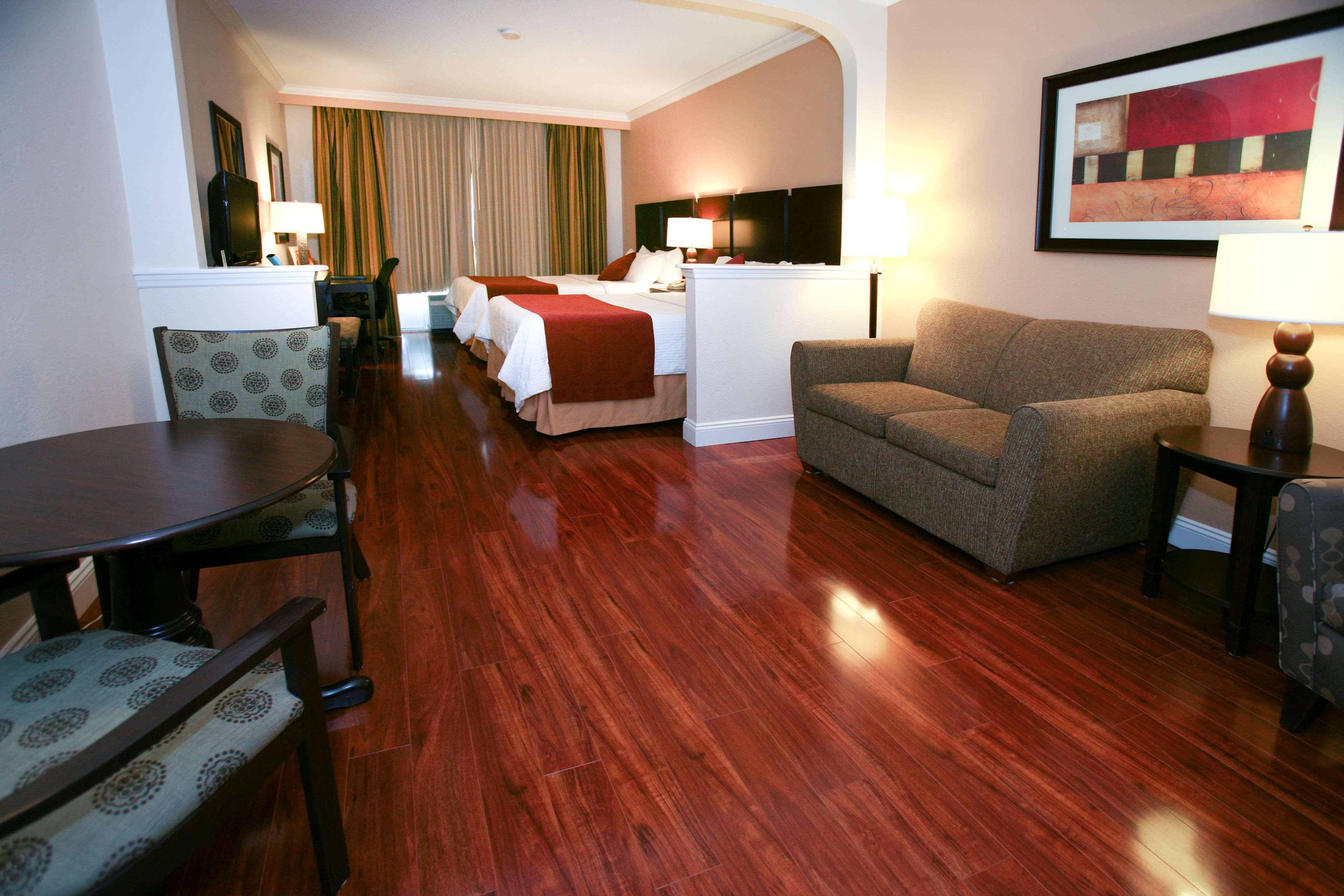 Venice Gardens Best Western Plus Ambassador Suites מראה חיצוני תמונה