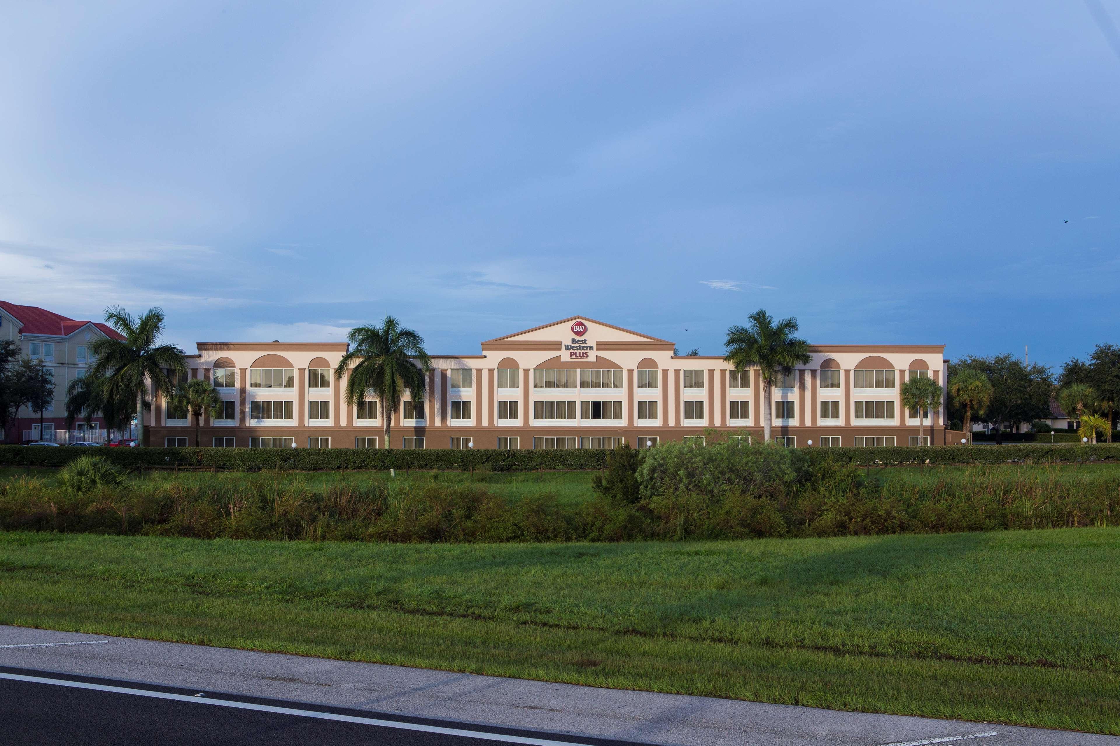 Venice Gardens Best Western Plus Ambassador Suites מראה חיצוני תמונה
