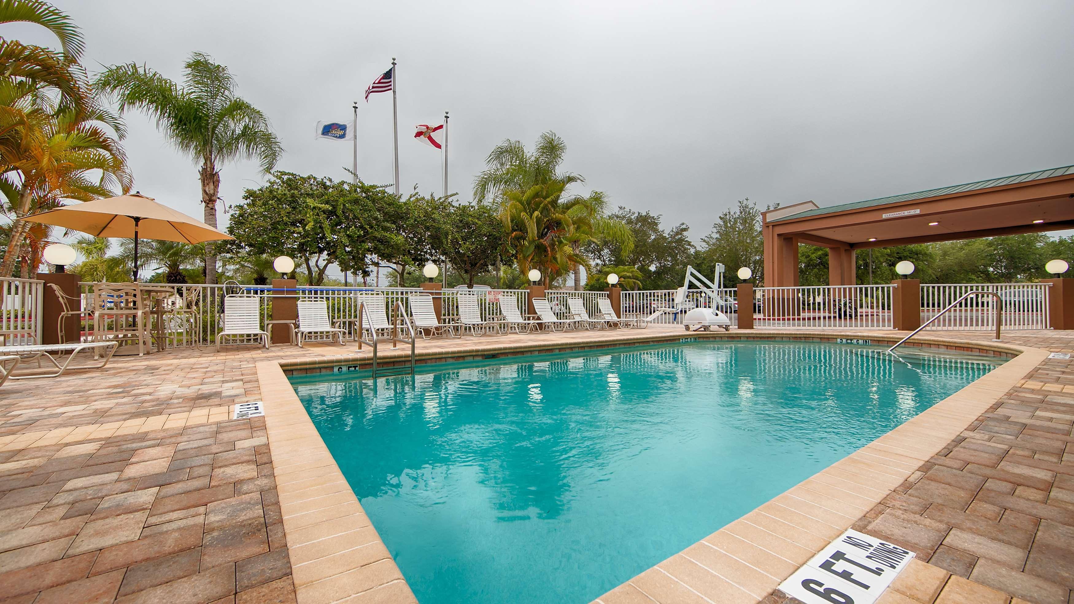 Venice Gardens Best Western Plus Ambassador Suites מראה חיצוני תמונה
