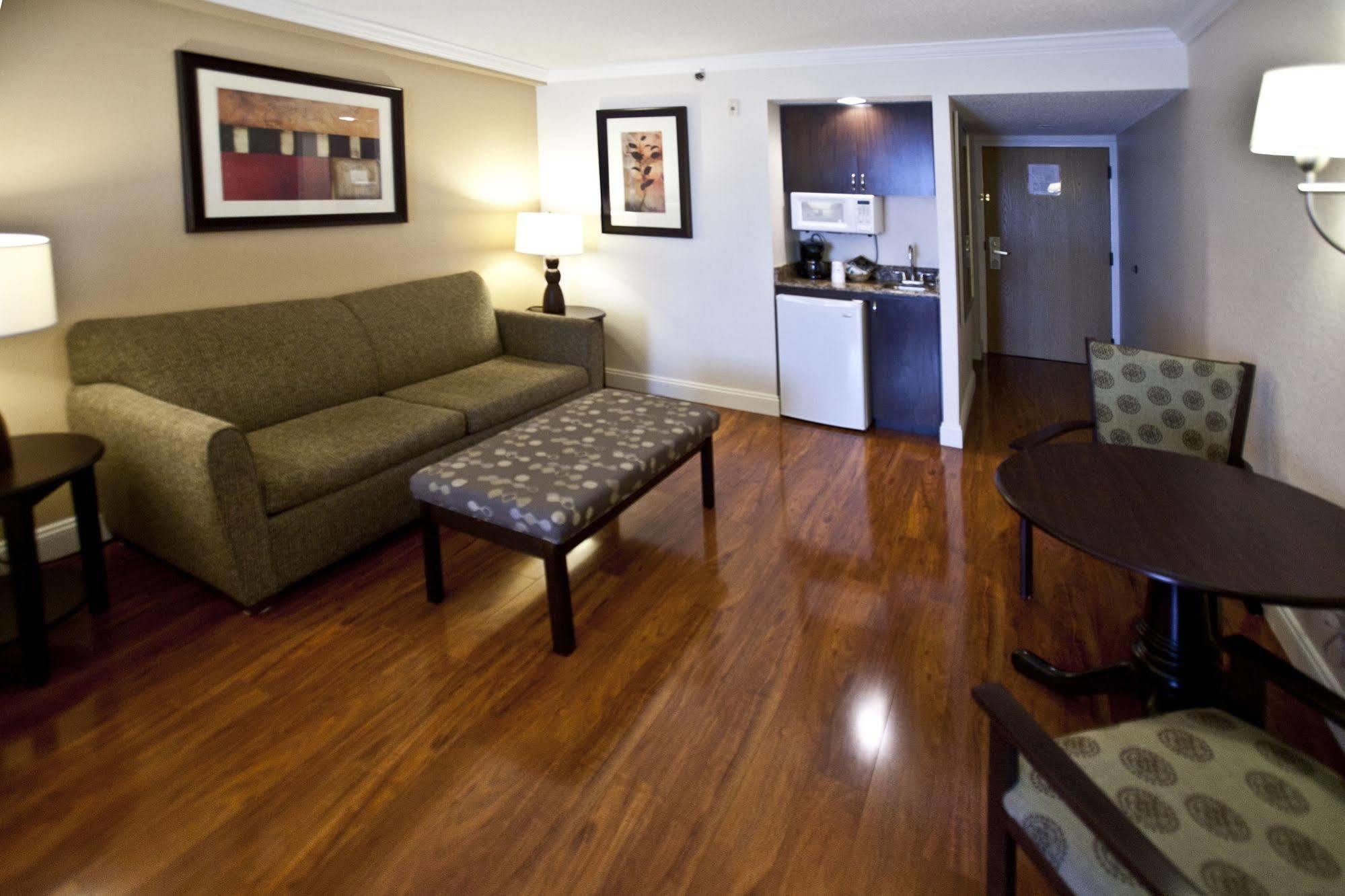Venice Gardens Best Western Plus Ambassador Suites מראה חיצוני תמונה